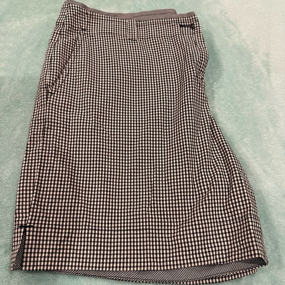 Talbots Checkered Black and White 
Shorts. Cute dressed up or casual! 
Sz 10 
T1 - Picture 3 of 10